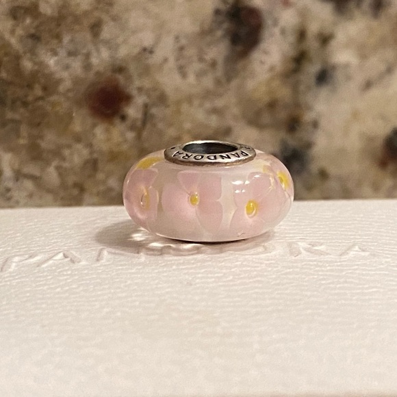 Pandora Hawaii Exclusive Aloha Field of Daisies Murano Flower Lei Charm RARE - Picture 2 of 9